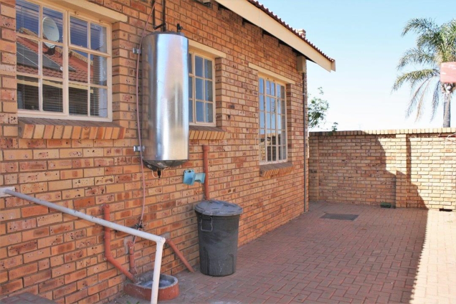 2 Bedroom Property for Sale in Minerva Gardens Northern Cape